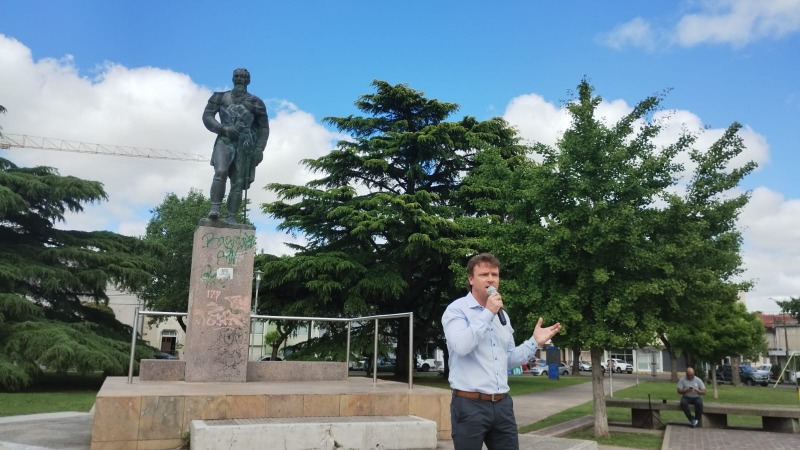 La fiesta comenz en el monumento a lvaro Barros